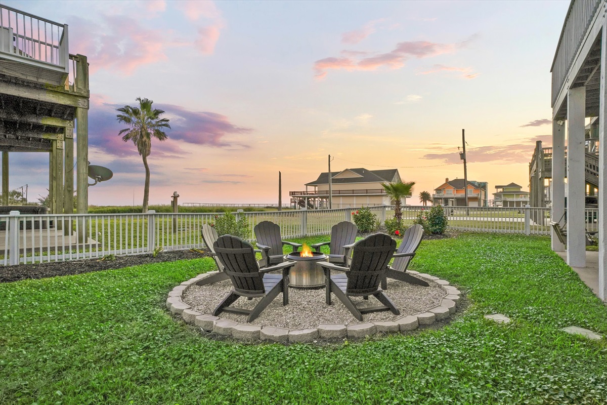 f90f75ec005d425a92f0d1e05309ef2d Large | Beachhouse | Texas | TX | Vacation Homes | Galveston | Crystal Beach | Kokomo | Breezy Days | Beachfront Elegance | Sunrise Serenity | Southern Sands Property Management, LLC