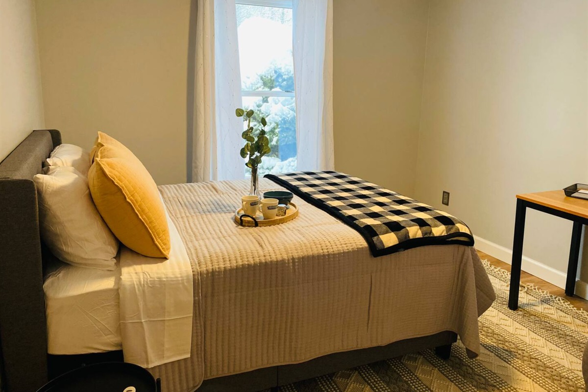 Bedroom # 3 With Desk