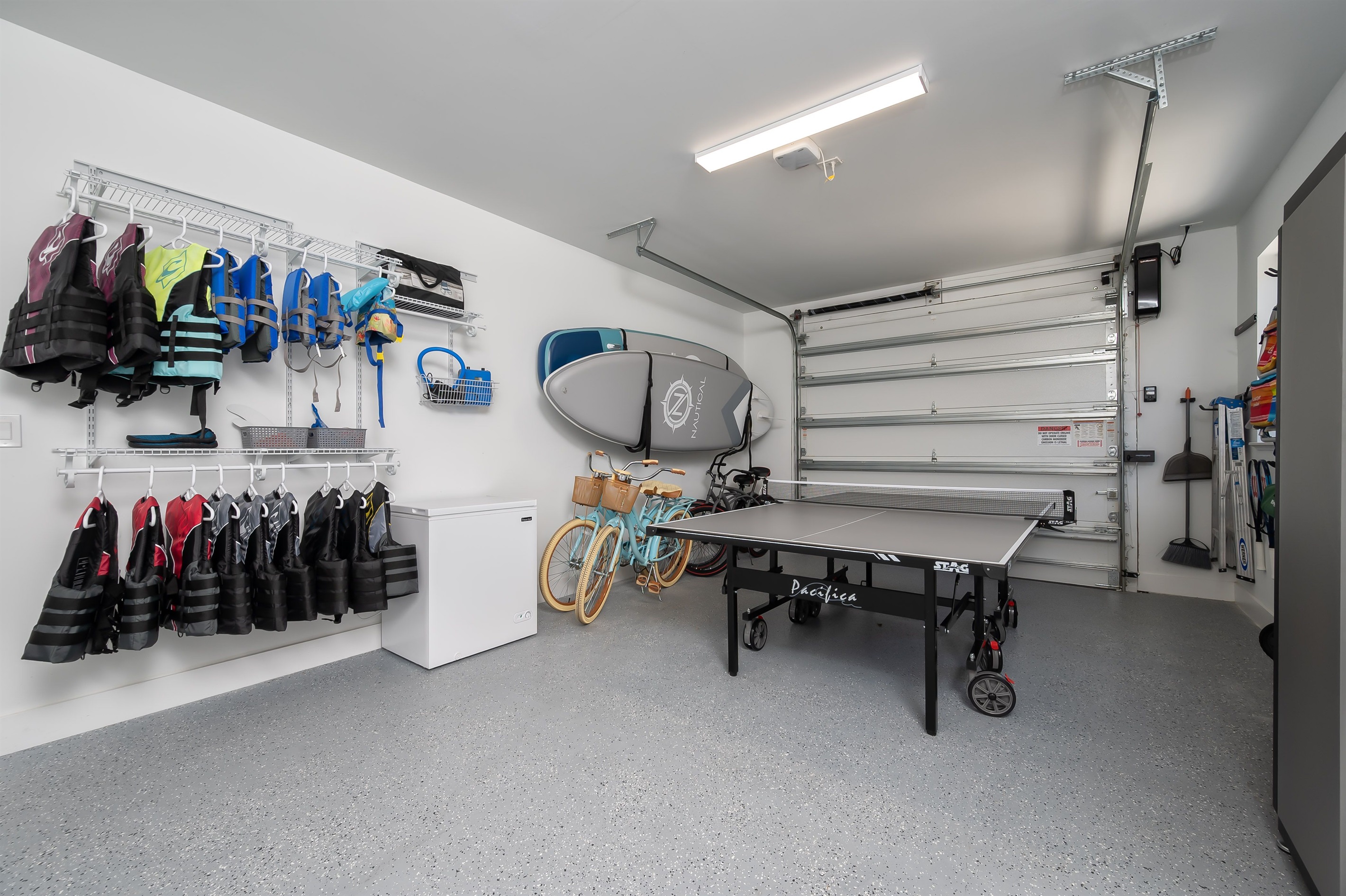Ping pong table, bait freezer, paddle boards and other amenities included