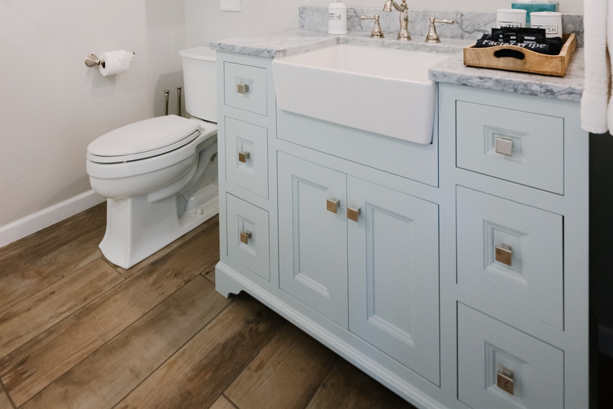 Ensuite bathroom connected to Farmhouse bed 1. 