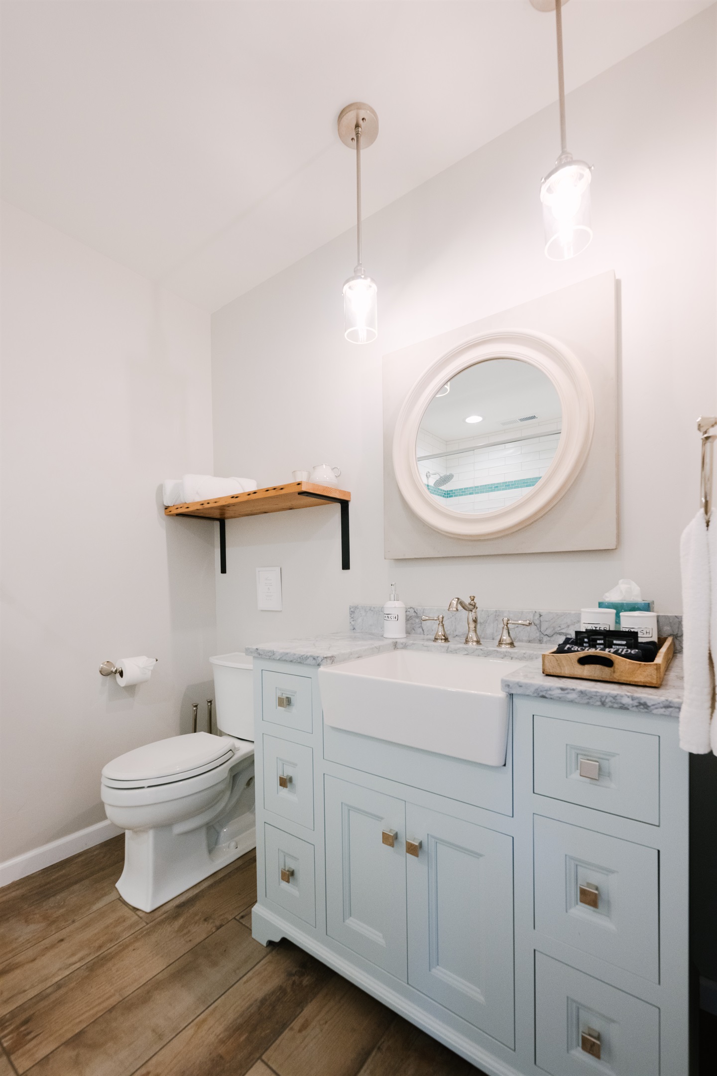 Ensuite bathroom connected to Farmhouse bed 1. 