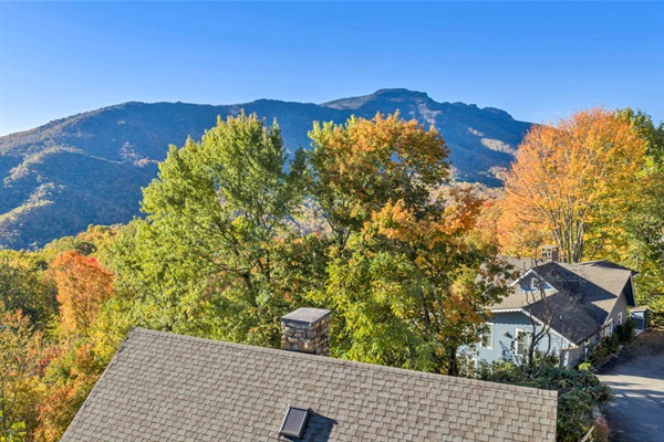 Real Pic: Fall @ WishYouWereHere7Devils is what Leaf Peeping dreams are made of! These October 2025 photos & videos were incredible!