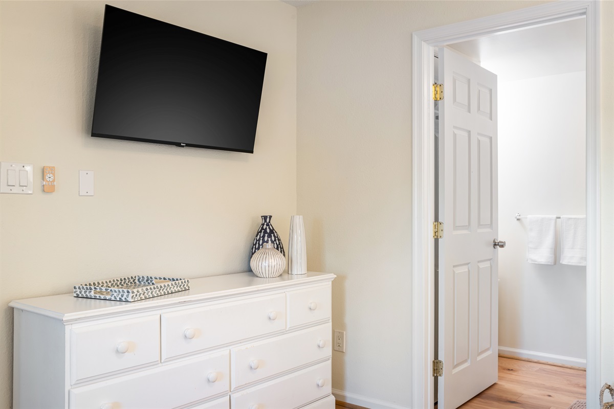 Sea Breeze - Queen Bed (Ensuite)