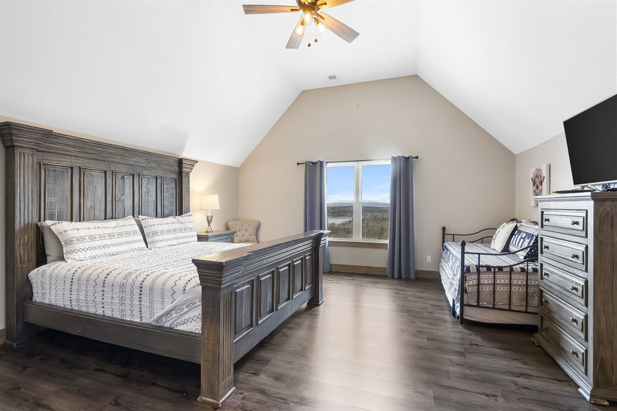 Upper King bed #1 with ensuite bathrrom, amazing views, and twin day bed!