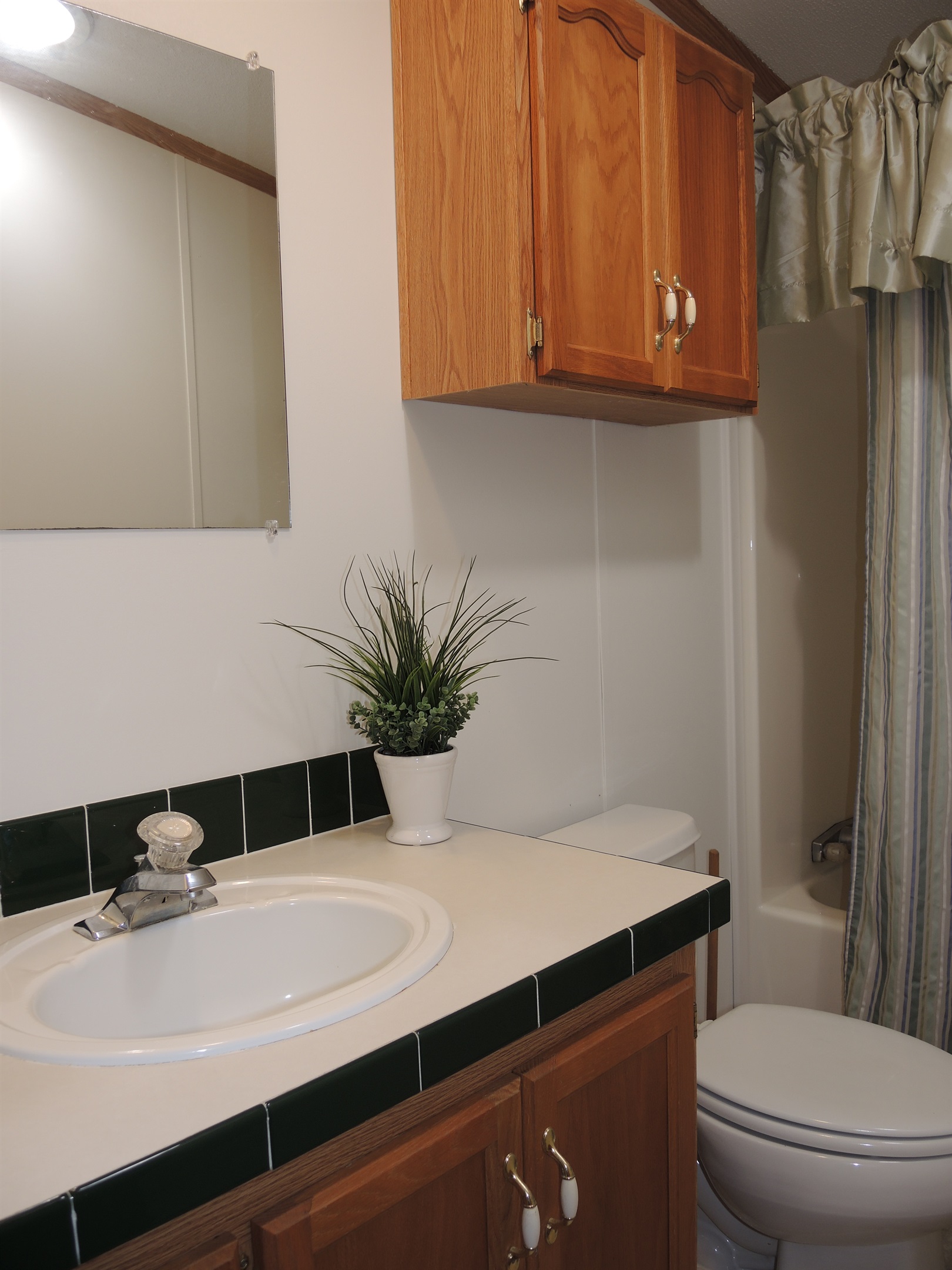 Bath #2 with tub/shower off hallway