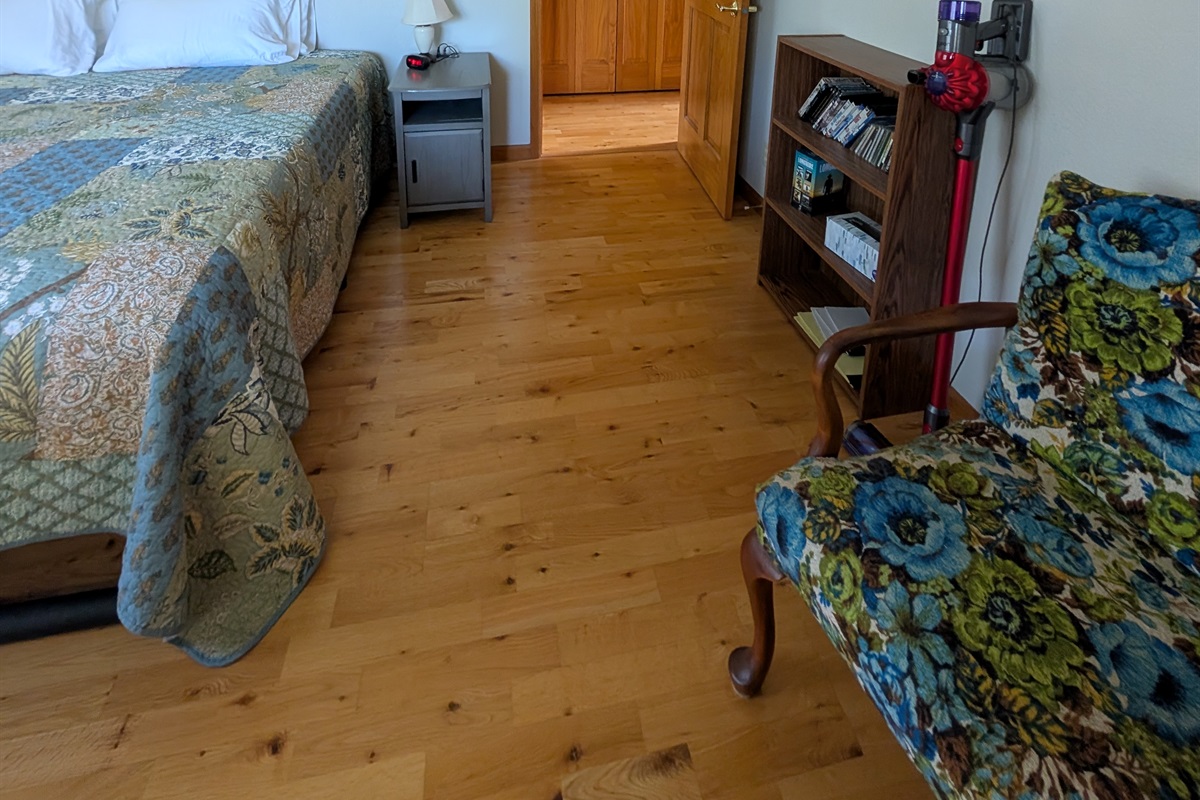 Main Floor King Bedroom