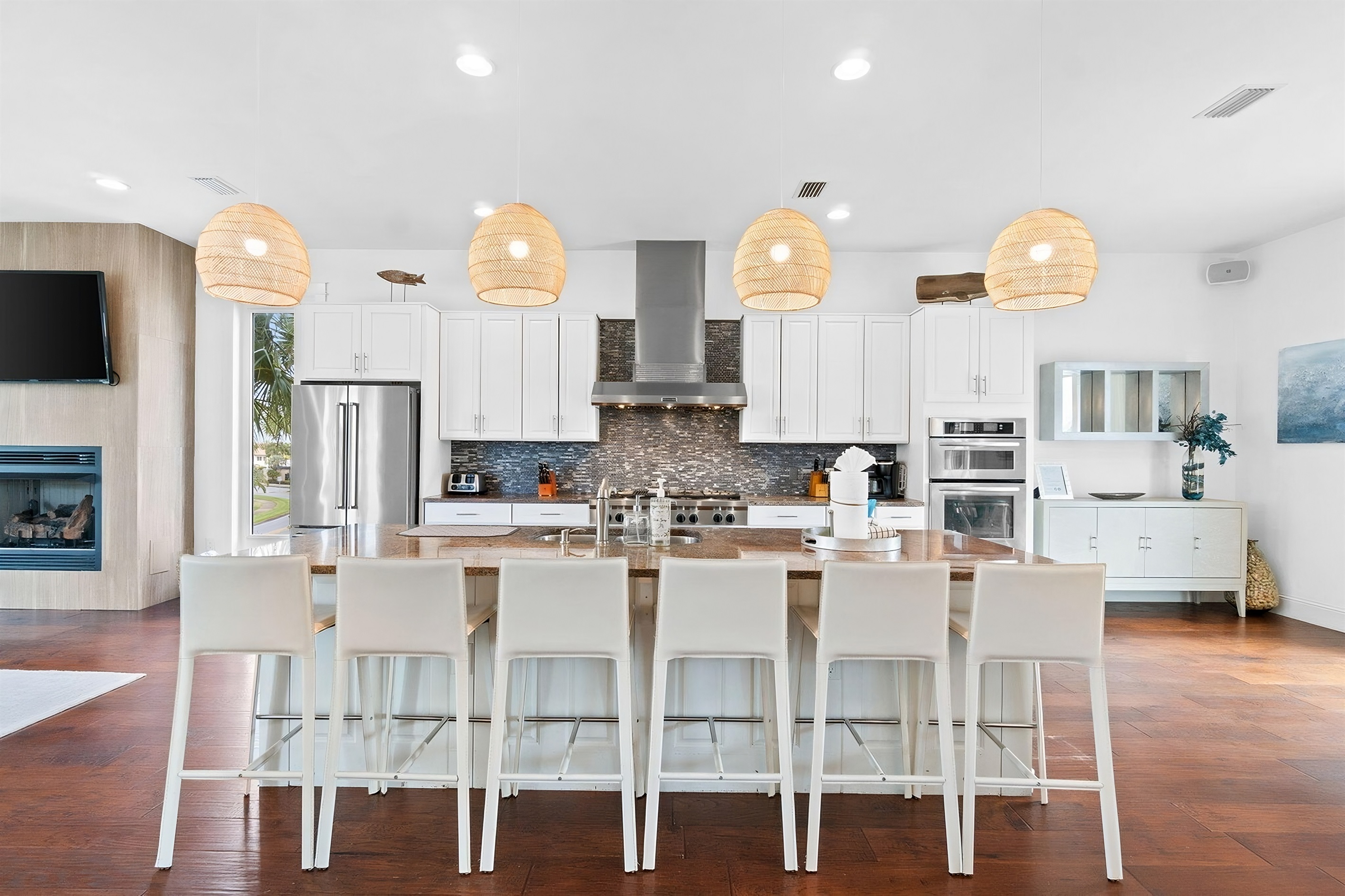 Kitchen/Breakfast Bar