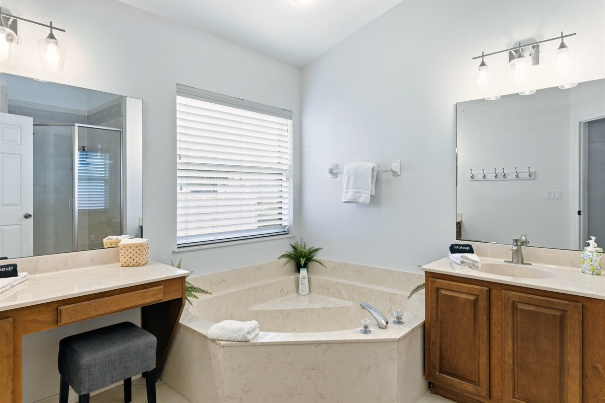 double sinks & large soaking tub