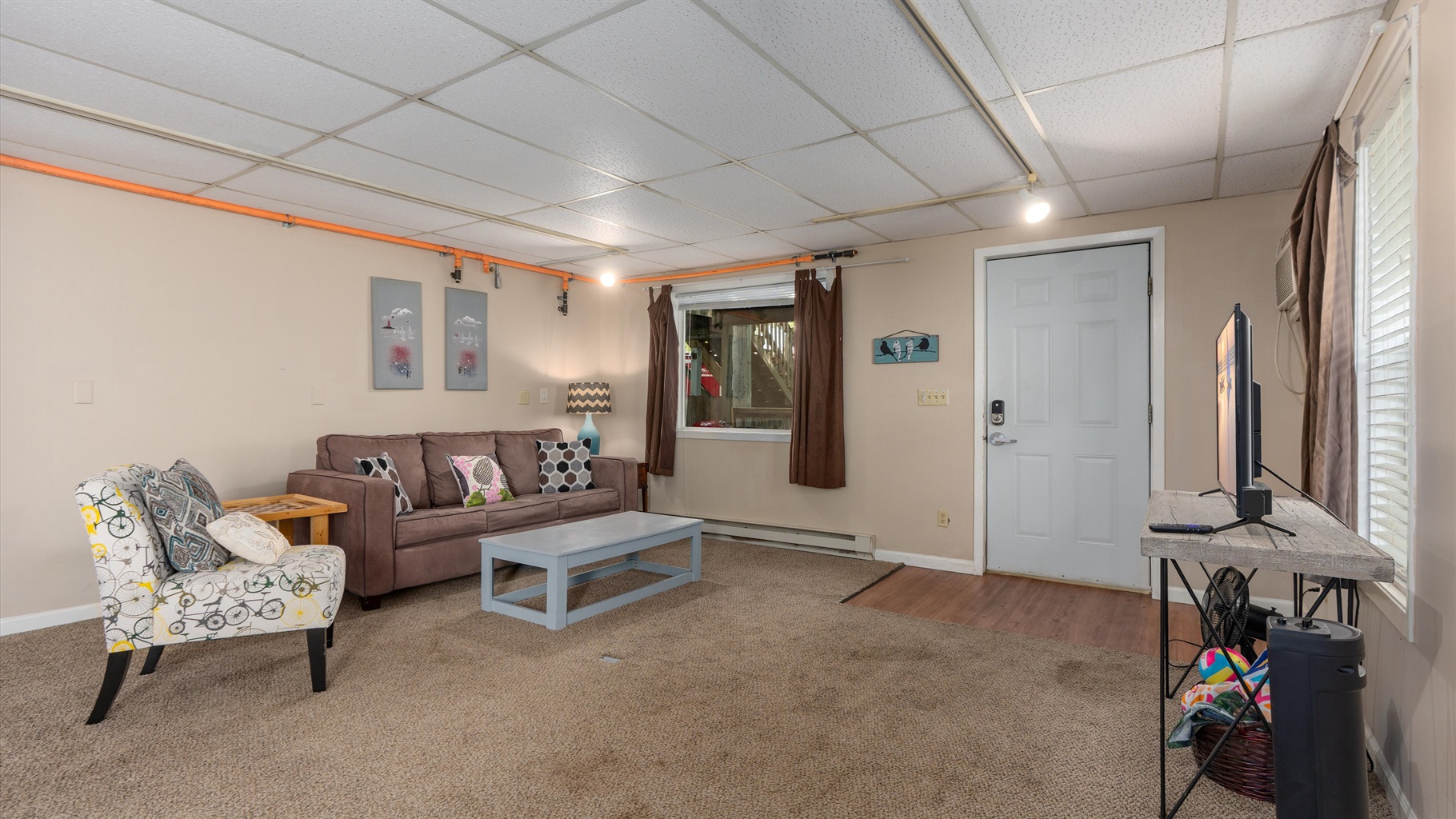 Need extra sleeping areas? The sofa is a queen-pull out sofa bed.
