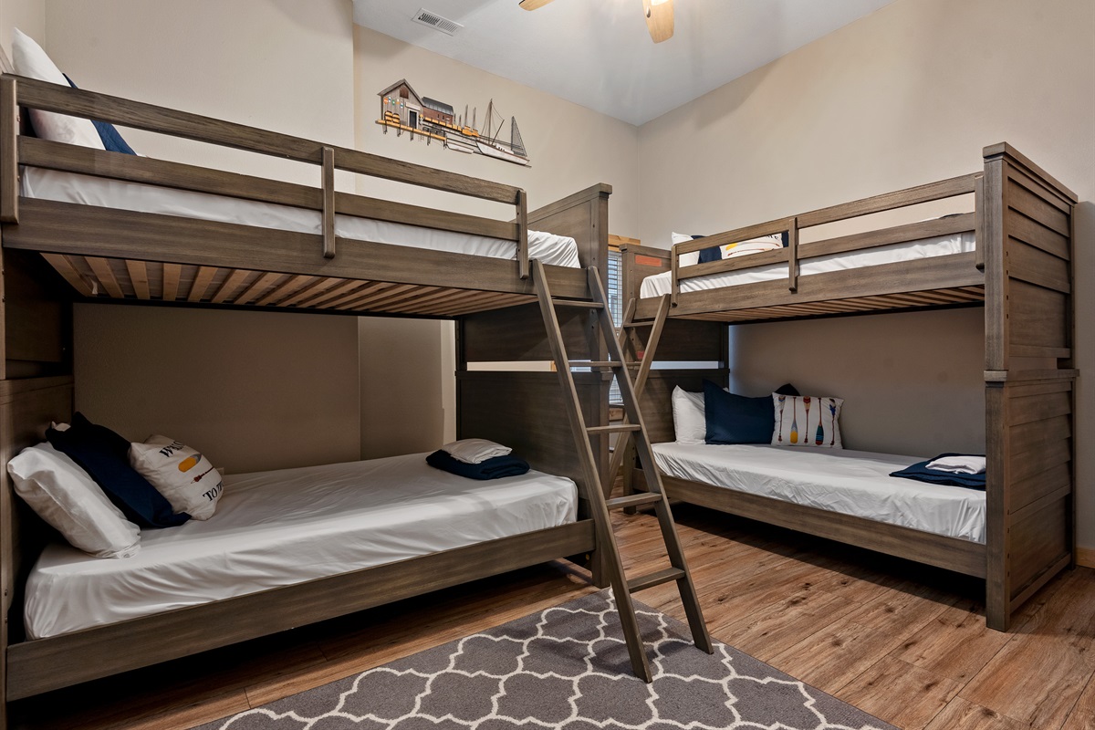 Lower level bunk room w/ ensuite bath