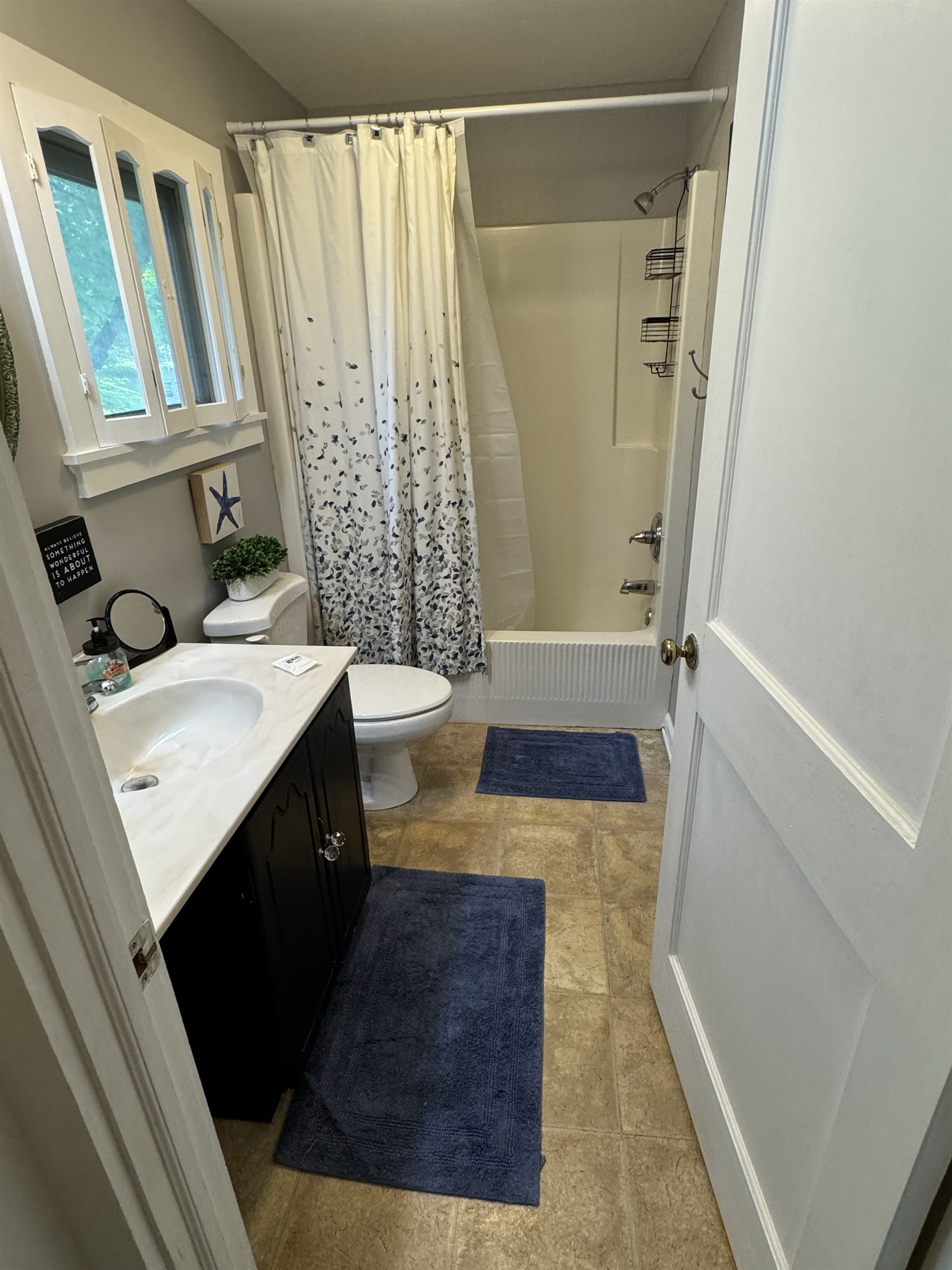2nd floor full bathroom with tub
