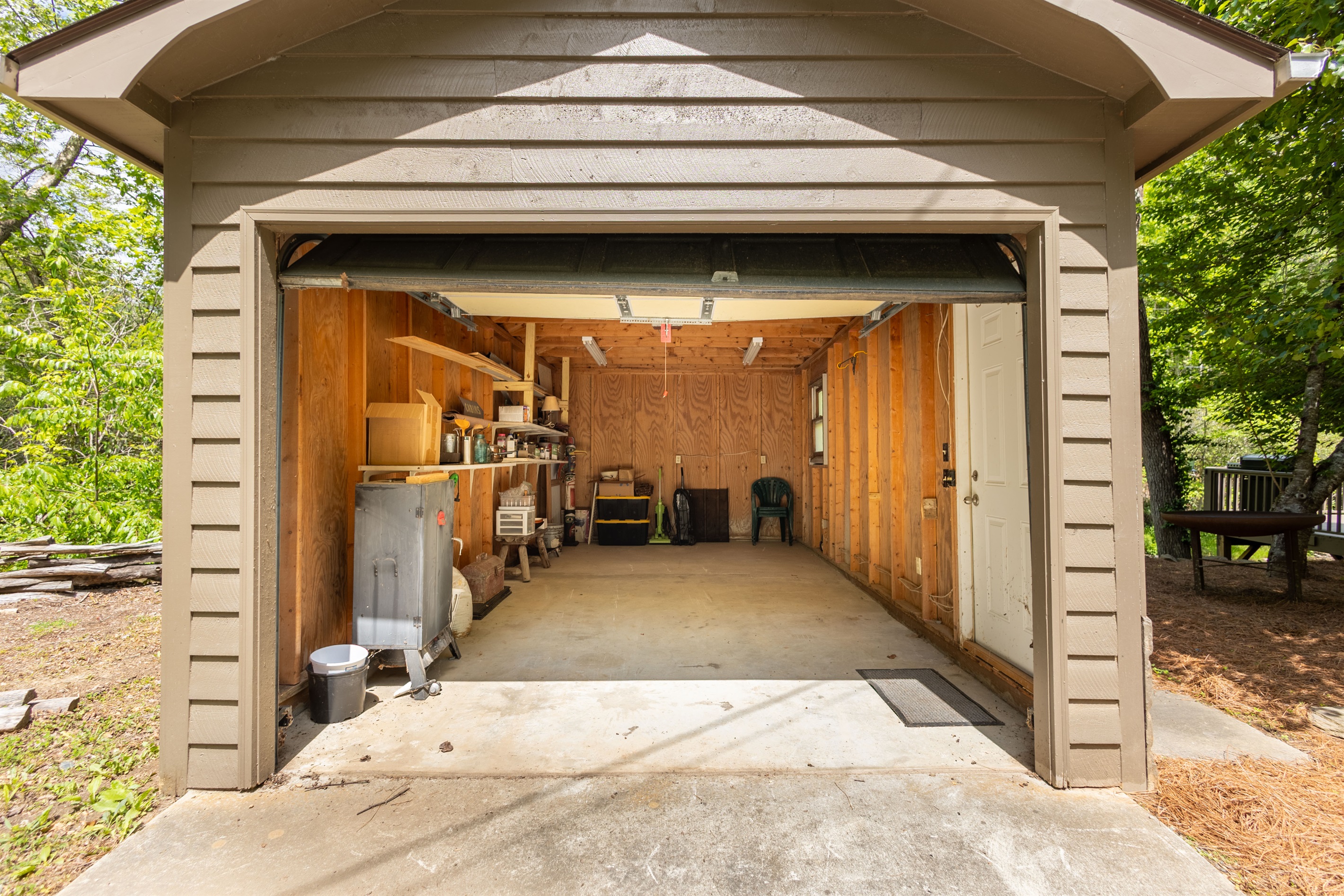 Whether you’re bringing bikes for the Tail of the Dragon or a fun weekend cruiser, the garage adds extra flexibility and protection during your stay.
