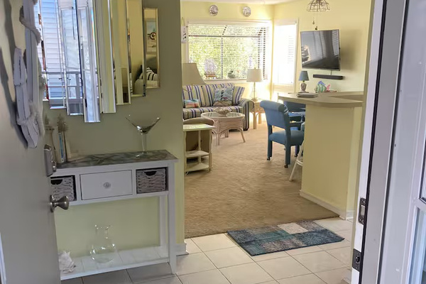Come on in to this cozy condo