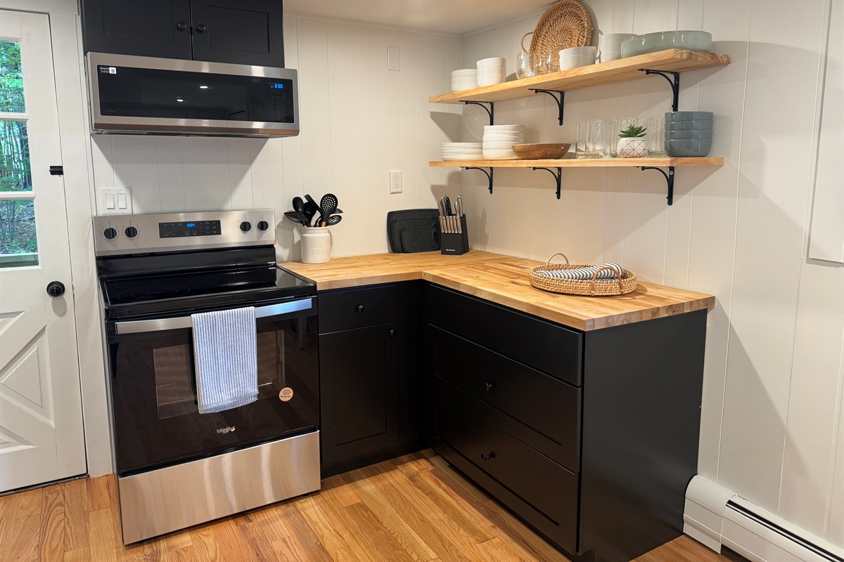 Eat-in kitchen w/ dishwasher