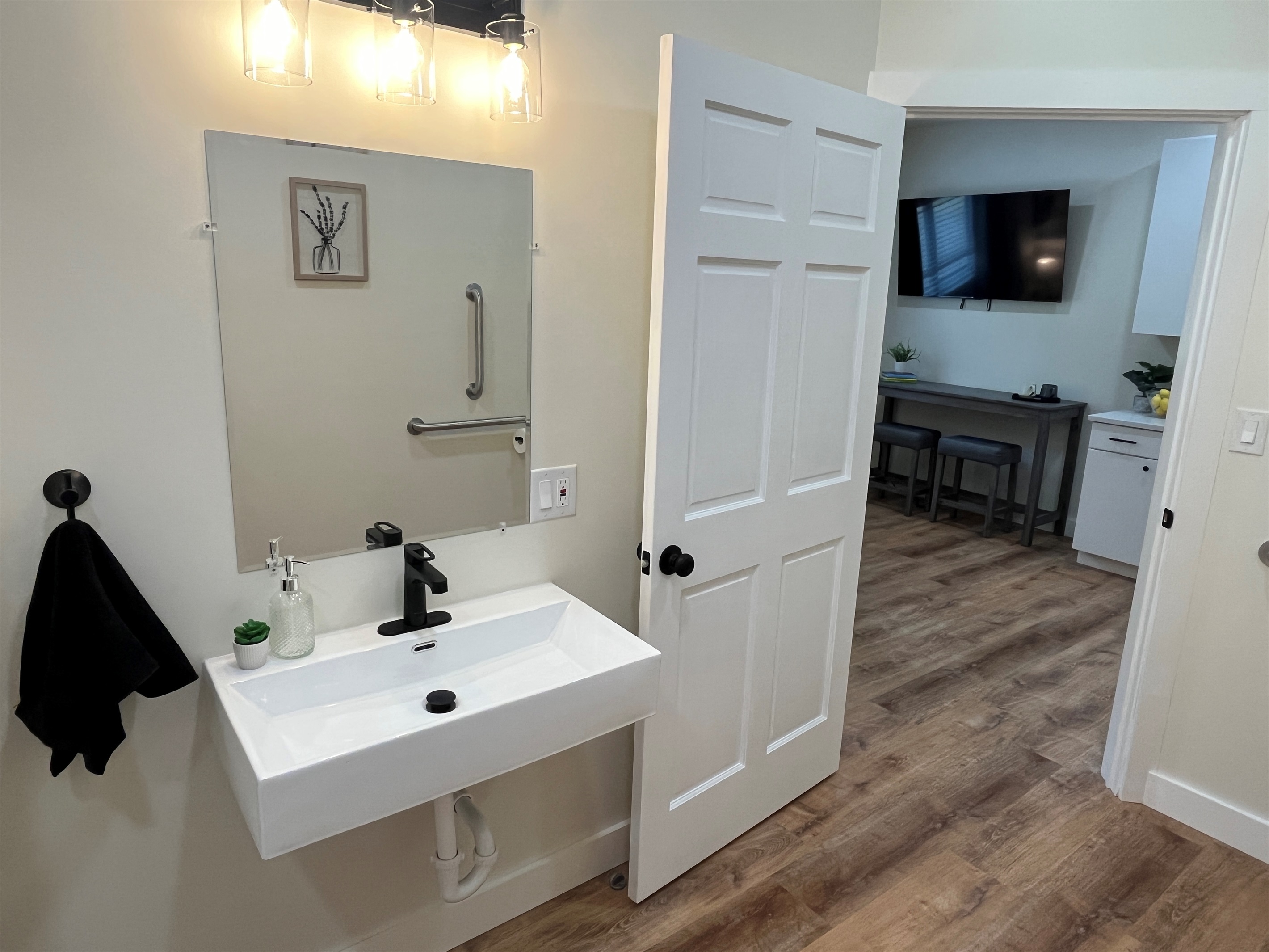 Wall-mounted ADA sink
