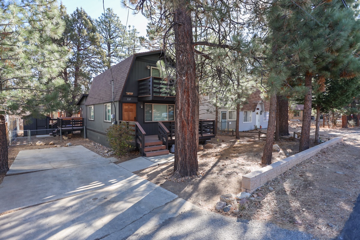 Ample parking (3 vehicles max)