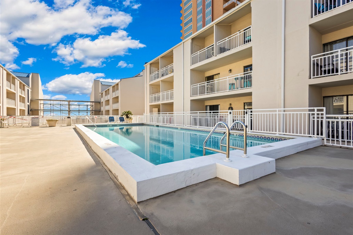 1st floor pool