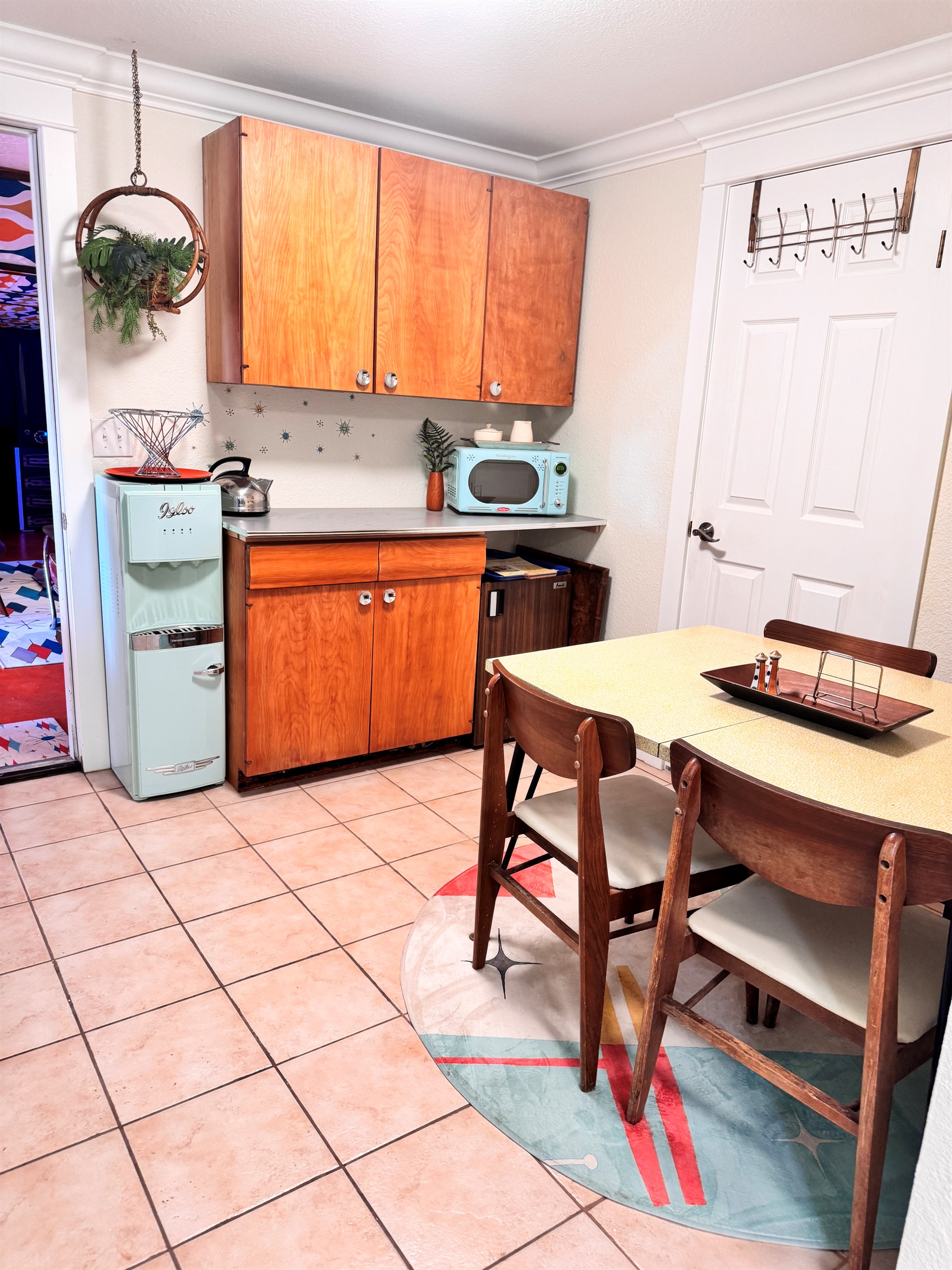 extra space for coffee, popcorn games etc