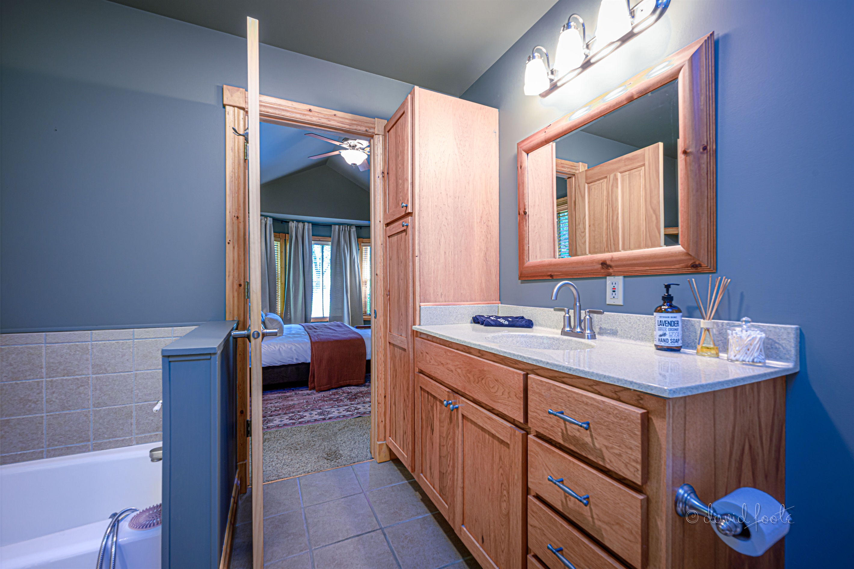 Primary bedroom on main floor with en suite bathroom