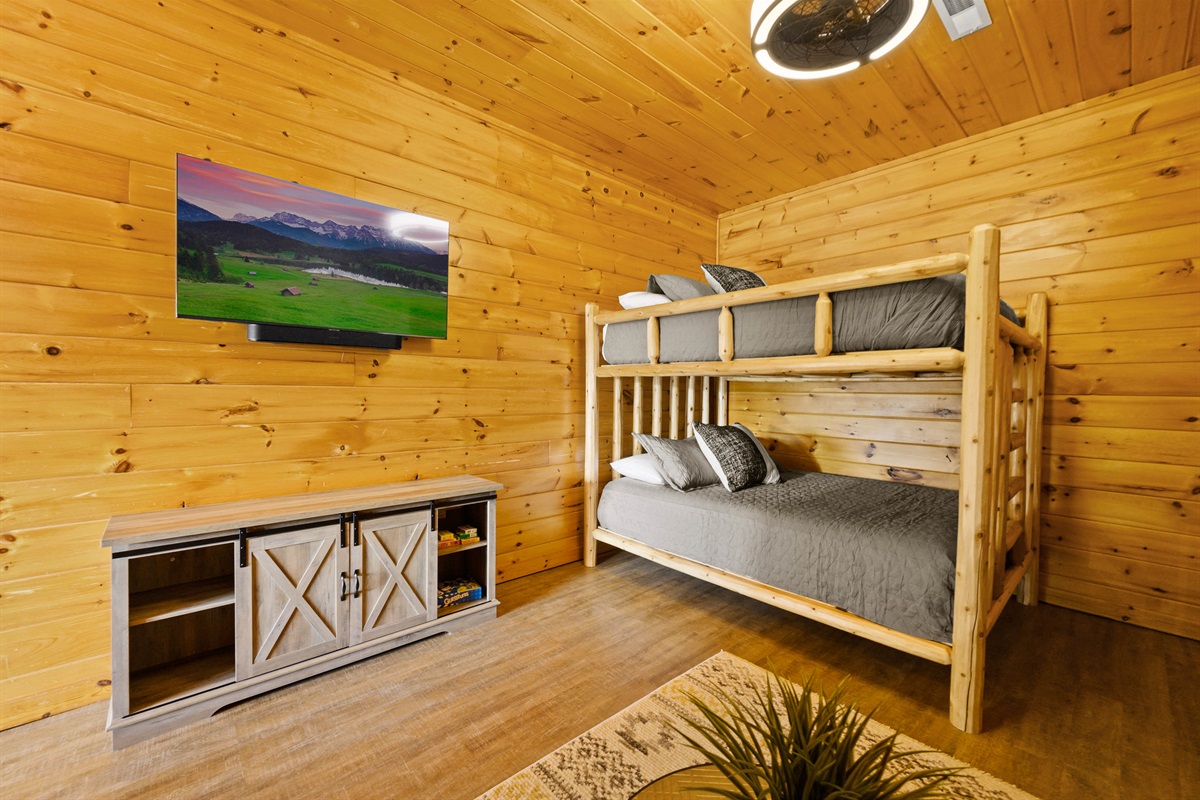 Relax in the Bunk Room with Queen beds, TV and games