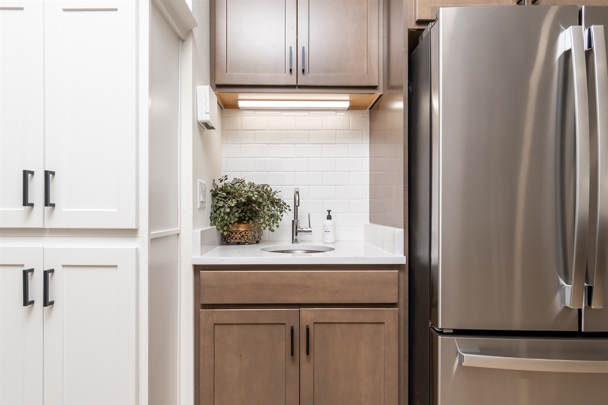 Bar Area with Prep Sink. Ideal for Multiple Cooks in the Kitchen.