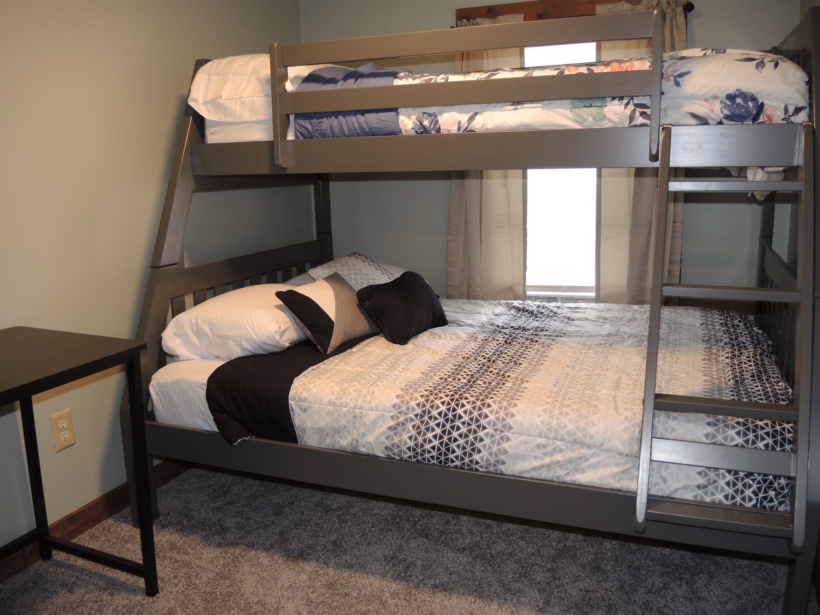 2nd floor bunk bedroom w/ double on bottom, twin on top