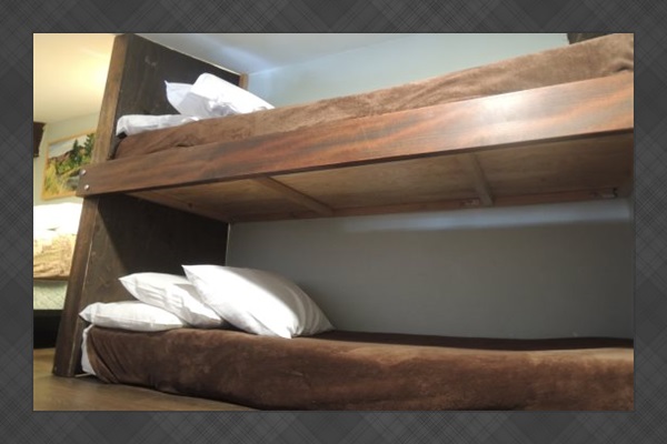 Loft area: 2 Twin beds.