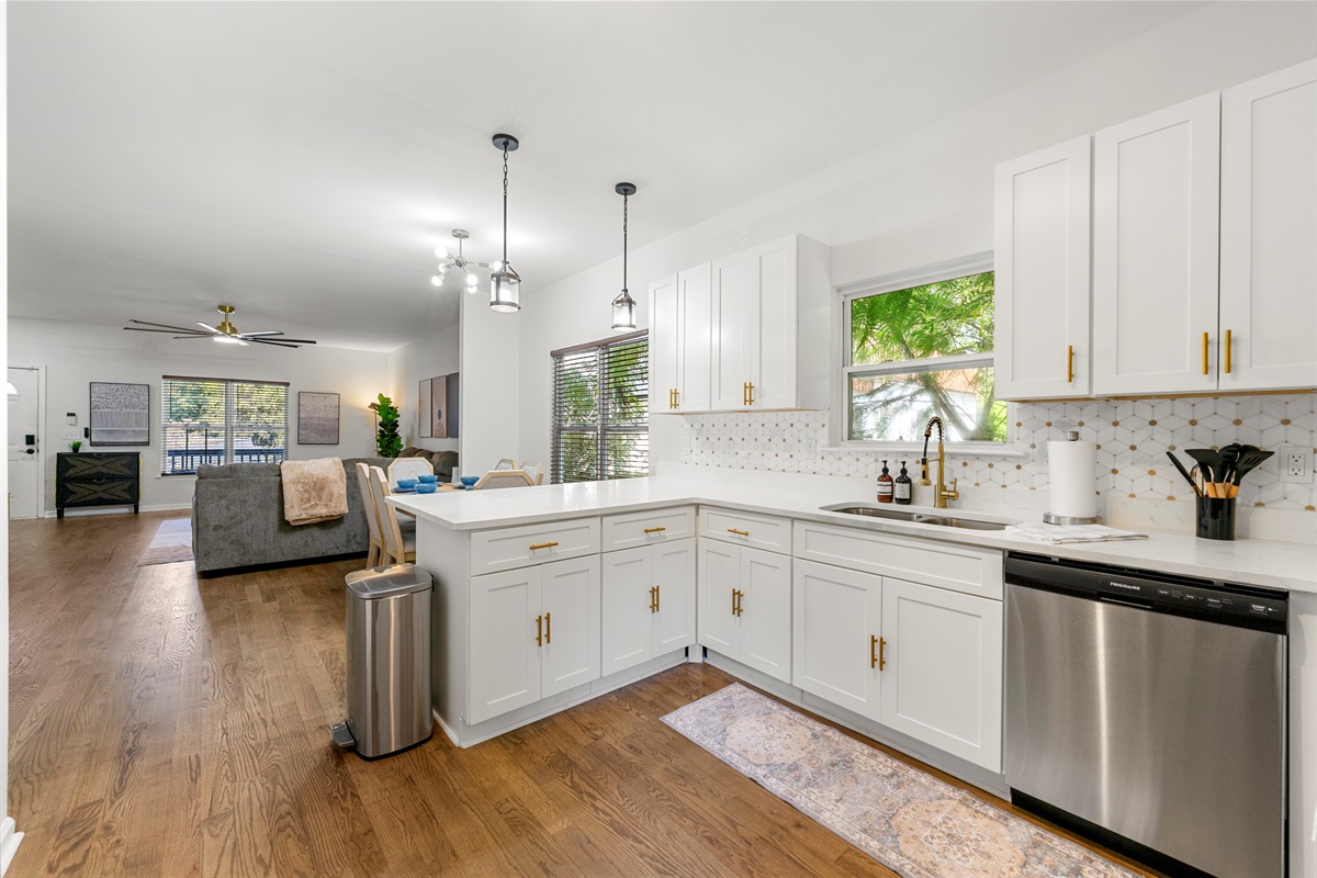 A bright, open kitchen that makes cooking and socializing a breeze. 