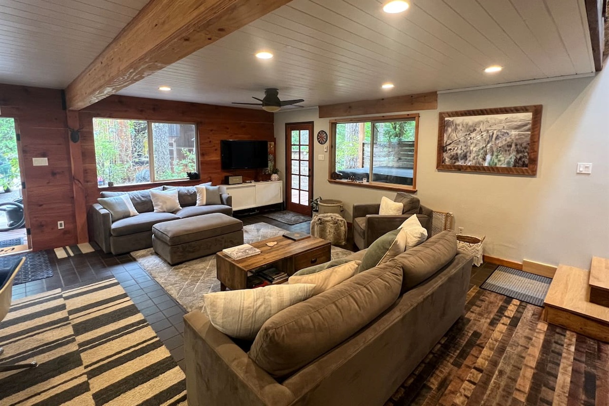 Cozy up to a movie, play some retro Nintendo games, or set the mood with some tunes on the Marshall Bluetooth speaker. Classic boardgames, back issues of TSJ, Apple TV and a great assortment of DVD's