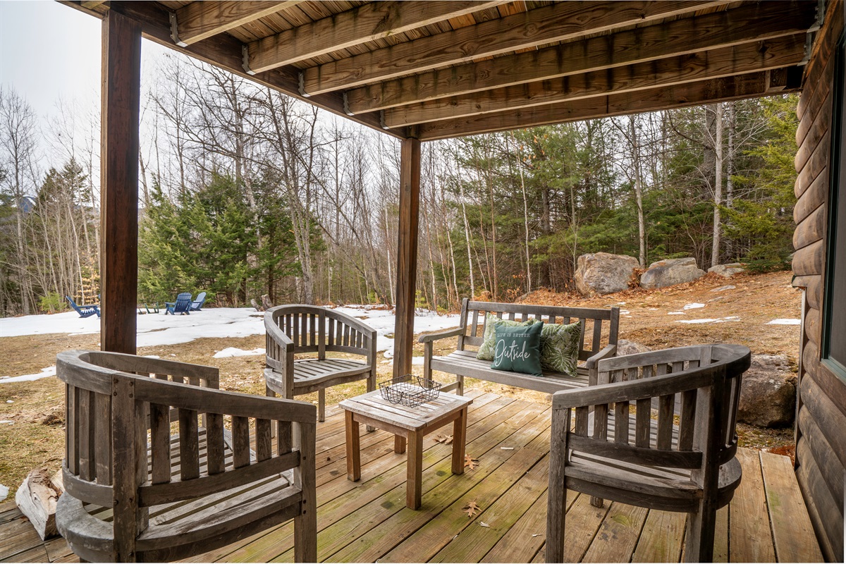 Spacious outdoor seating makes it easy to enjoy coffee, cocktails, or mountain air.
