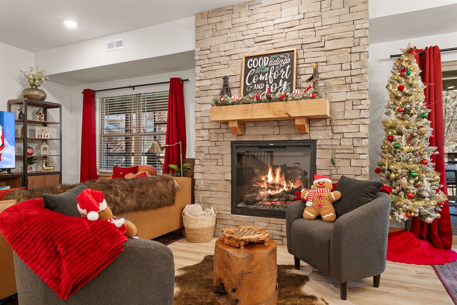 Decorated and cozy warm for the holidays in Branson!