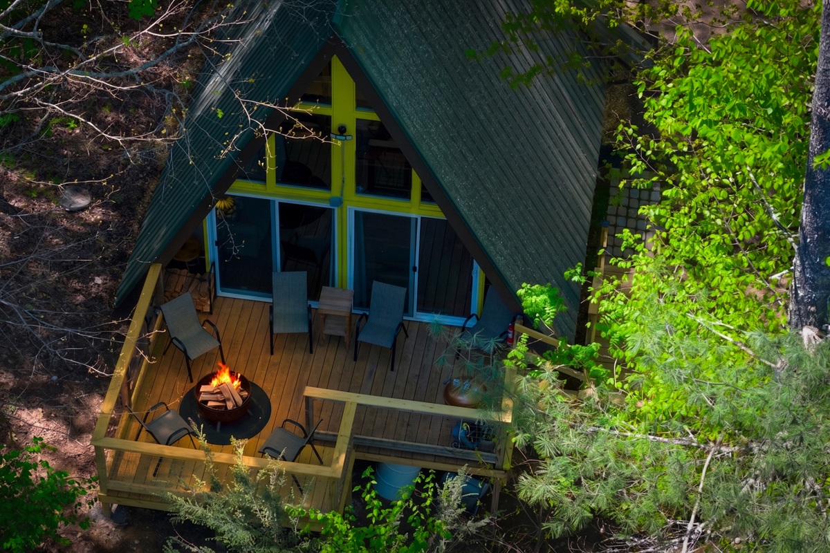 Tucked into the trees with the soft sounds of a nearby creek, Laurel Cove offers peaceful seclusion just minutes from downtown Murphy.