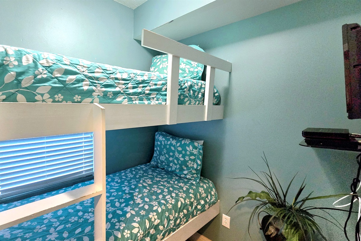 Bunk Room with twin beds