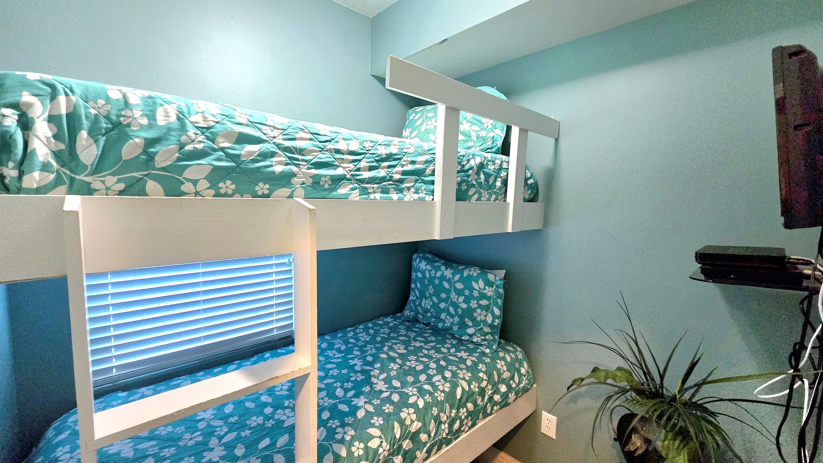 Bunk Room with twin beds