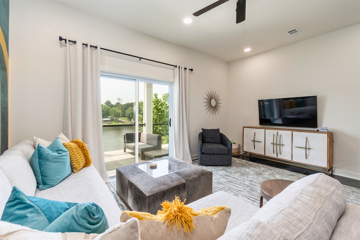 Cozy Lounge Area with Family Games and SmartTV