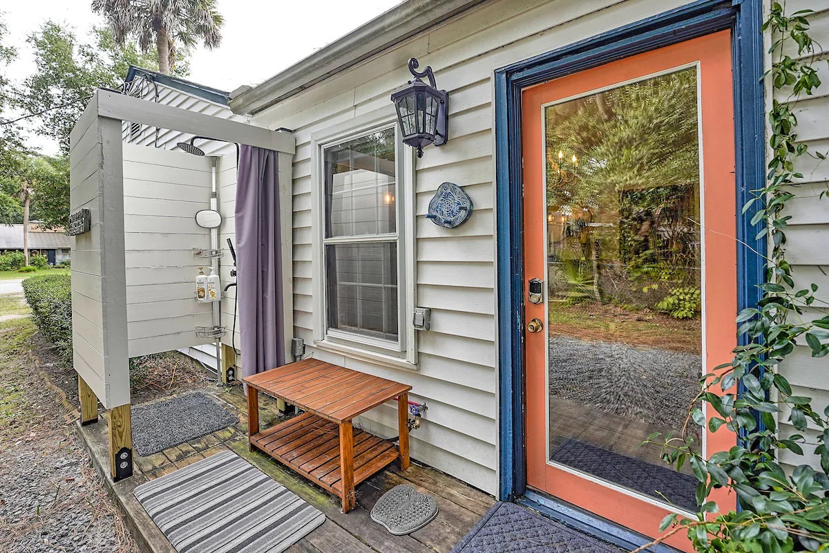 25 21st Avenue | Seas the Day | Outdoor Shower | IOP Escapes