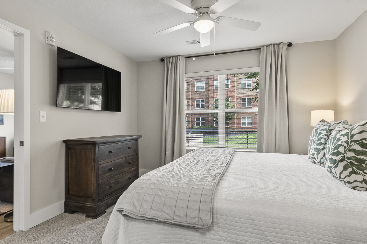 King Bedroom 2