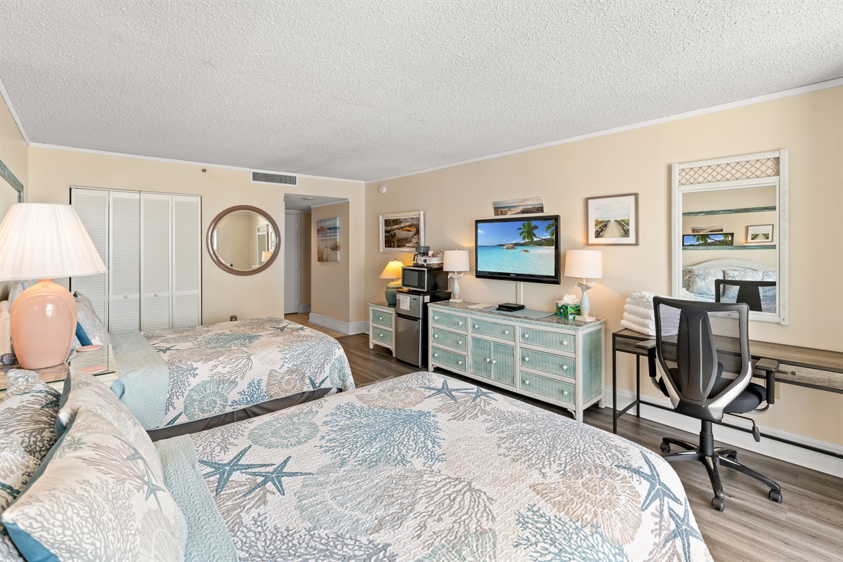 Large 2nd Bedroom with 2 Queens and ensuite