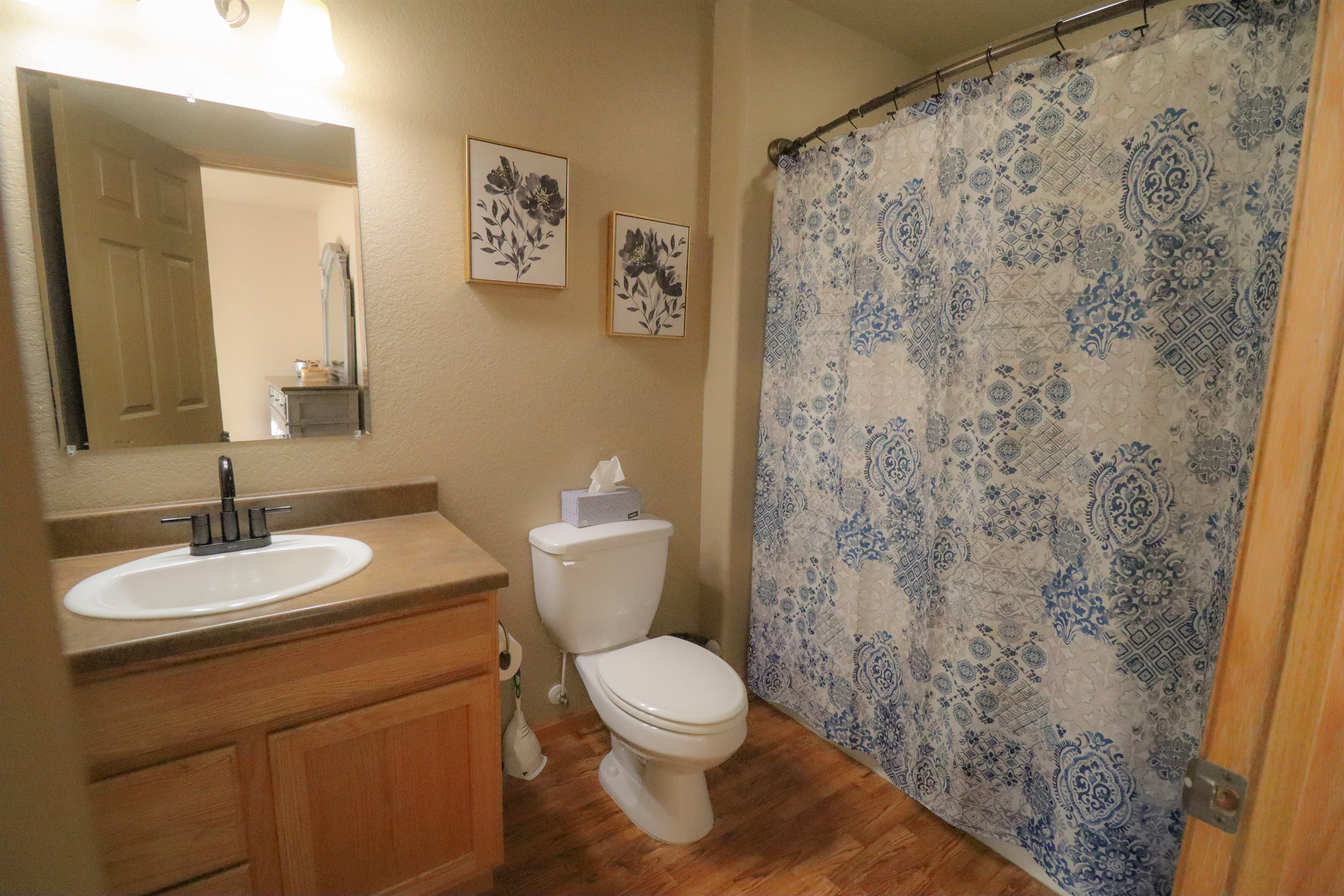 Master ensuite bathroom