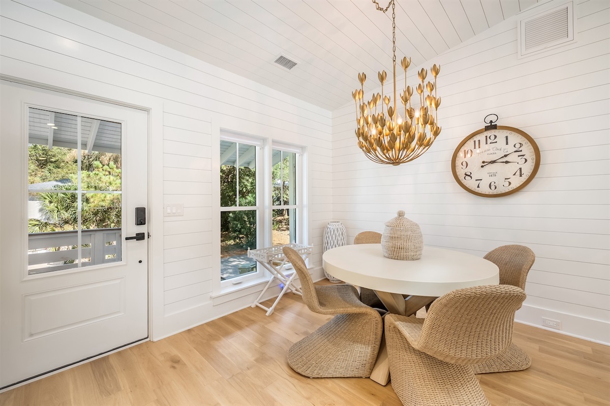 Dining Table | 19 Sand Crab | IOP Escapes