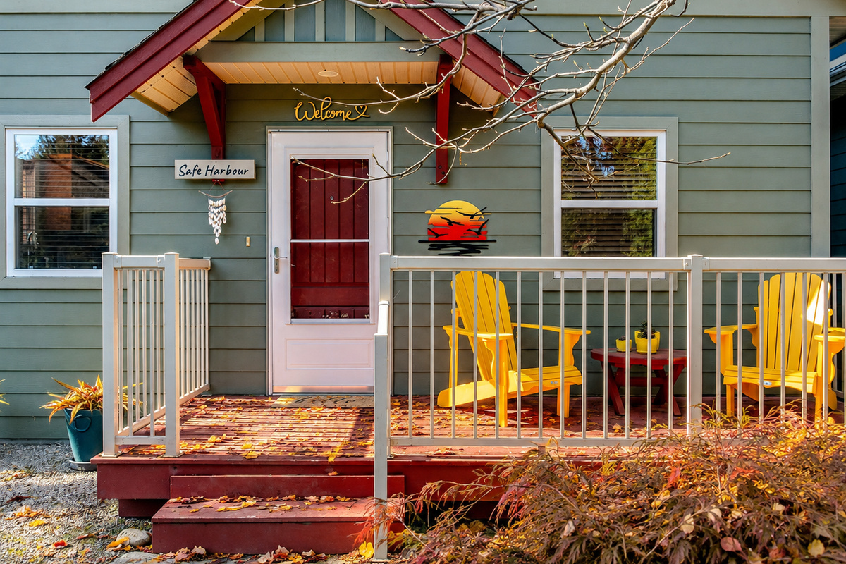 Welcome to Safe Harbour! Charming cottage near beach & resort amenities