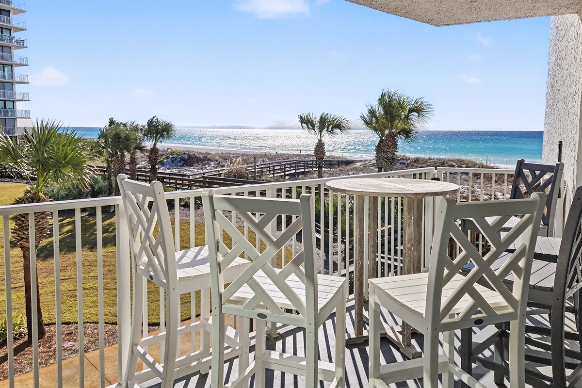 Gulf front balcony - Seating for six - 3 seats from indoor counter area