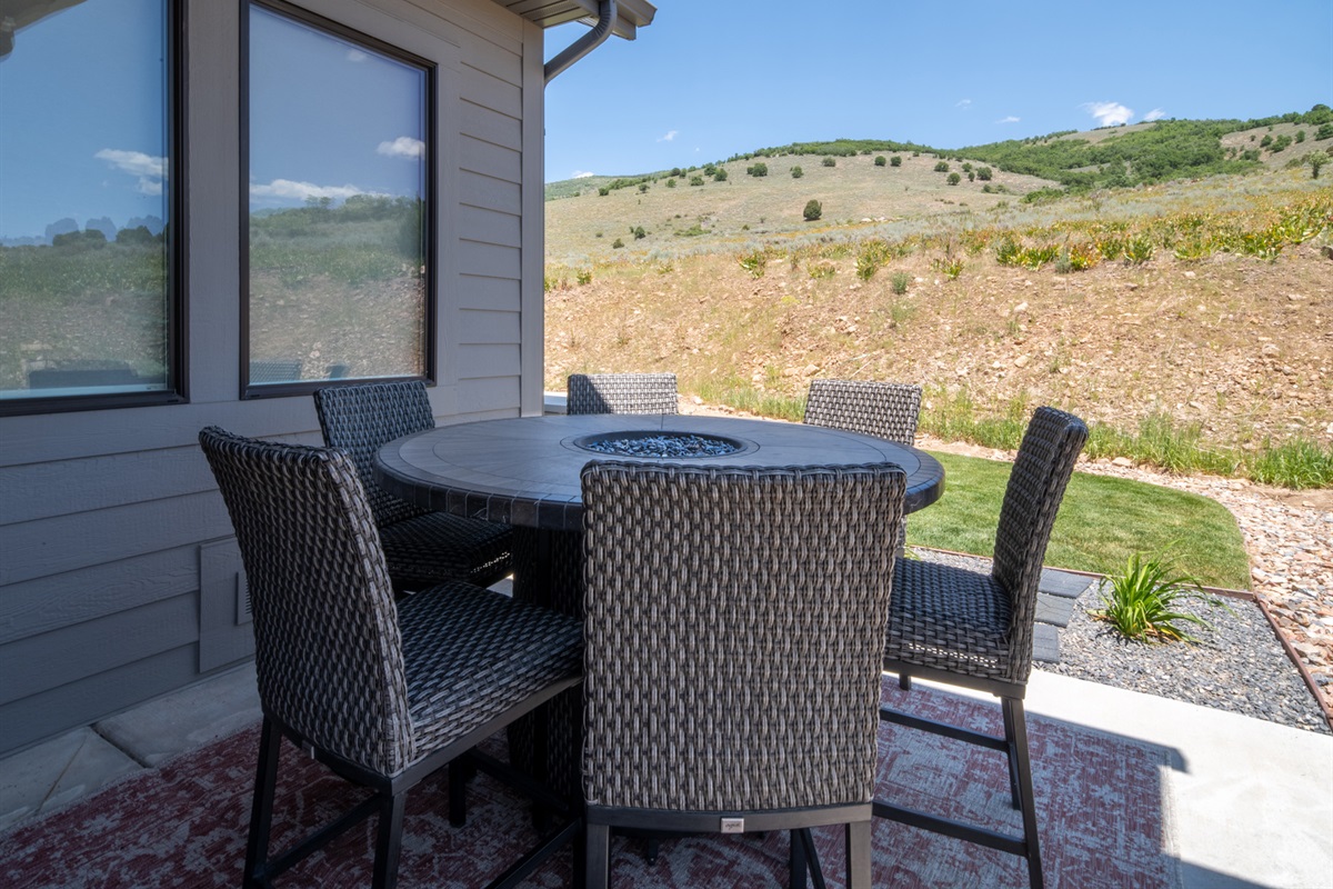 Patio dining and firepit ideal for al fresco meals in the fresh mountain air