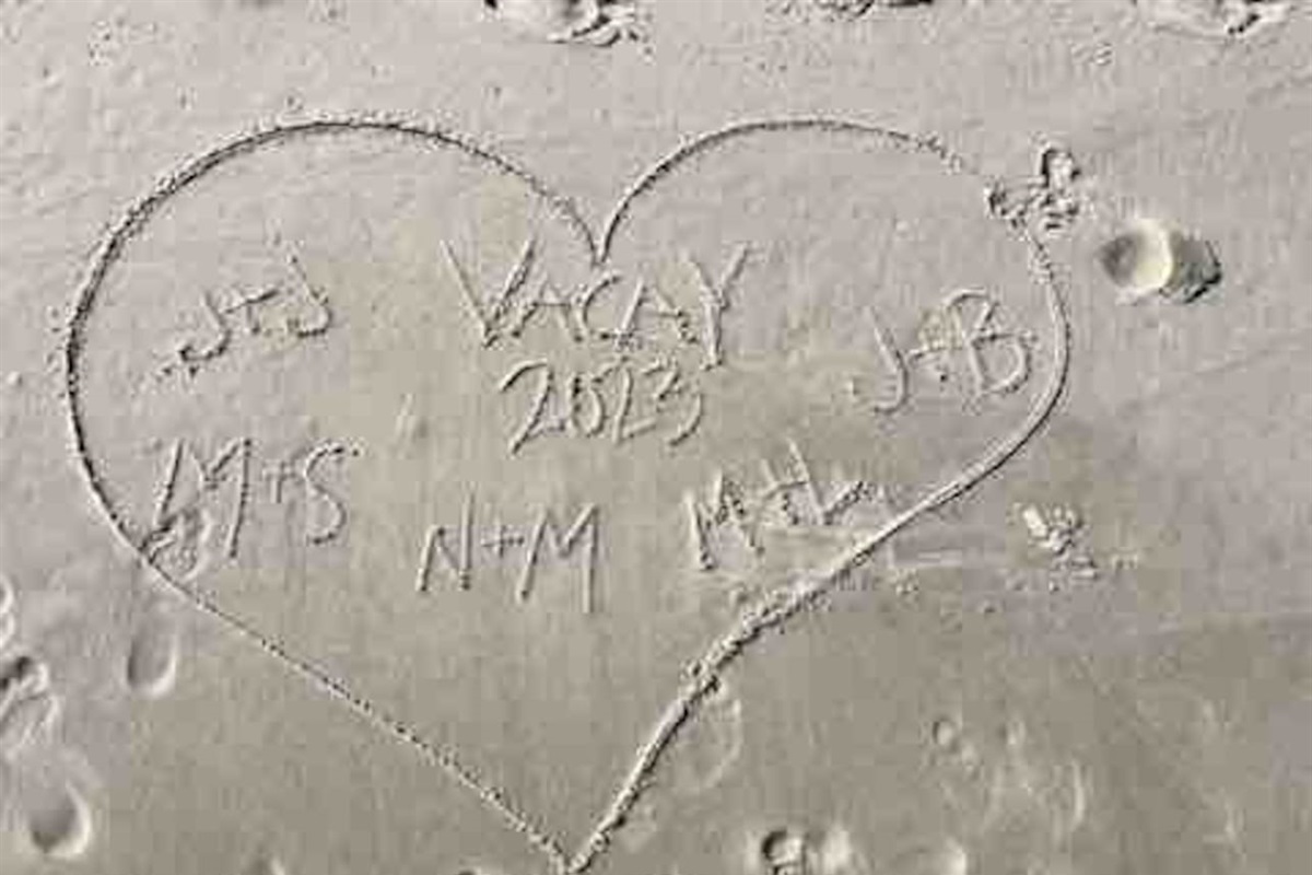  Beach vibes: Heart in sand marking 2023 love, memories, and connections.
