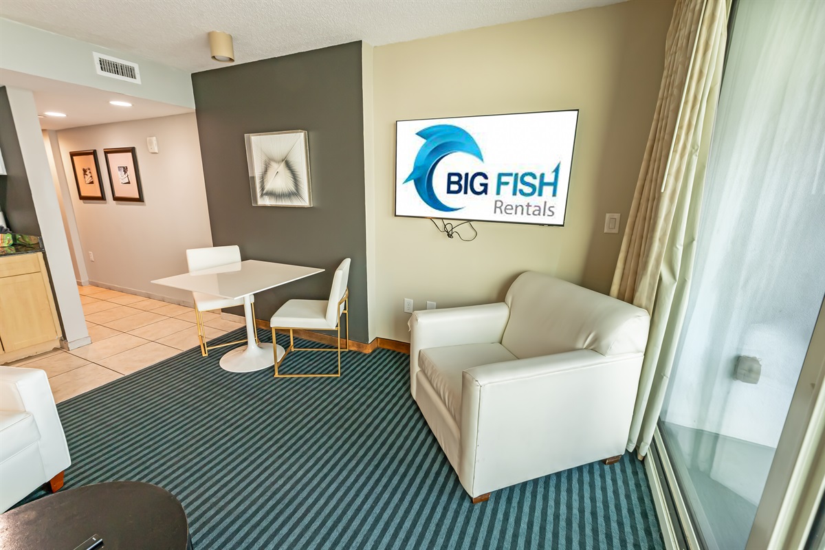 Living Room with Stunning Views🌊☀️