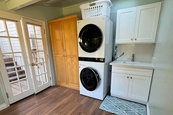Detached laundry room accessed by back deck.