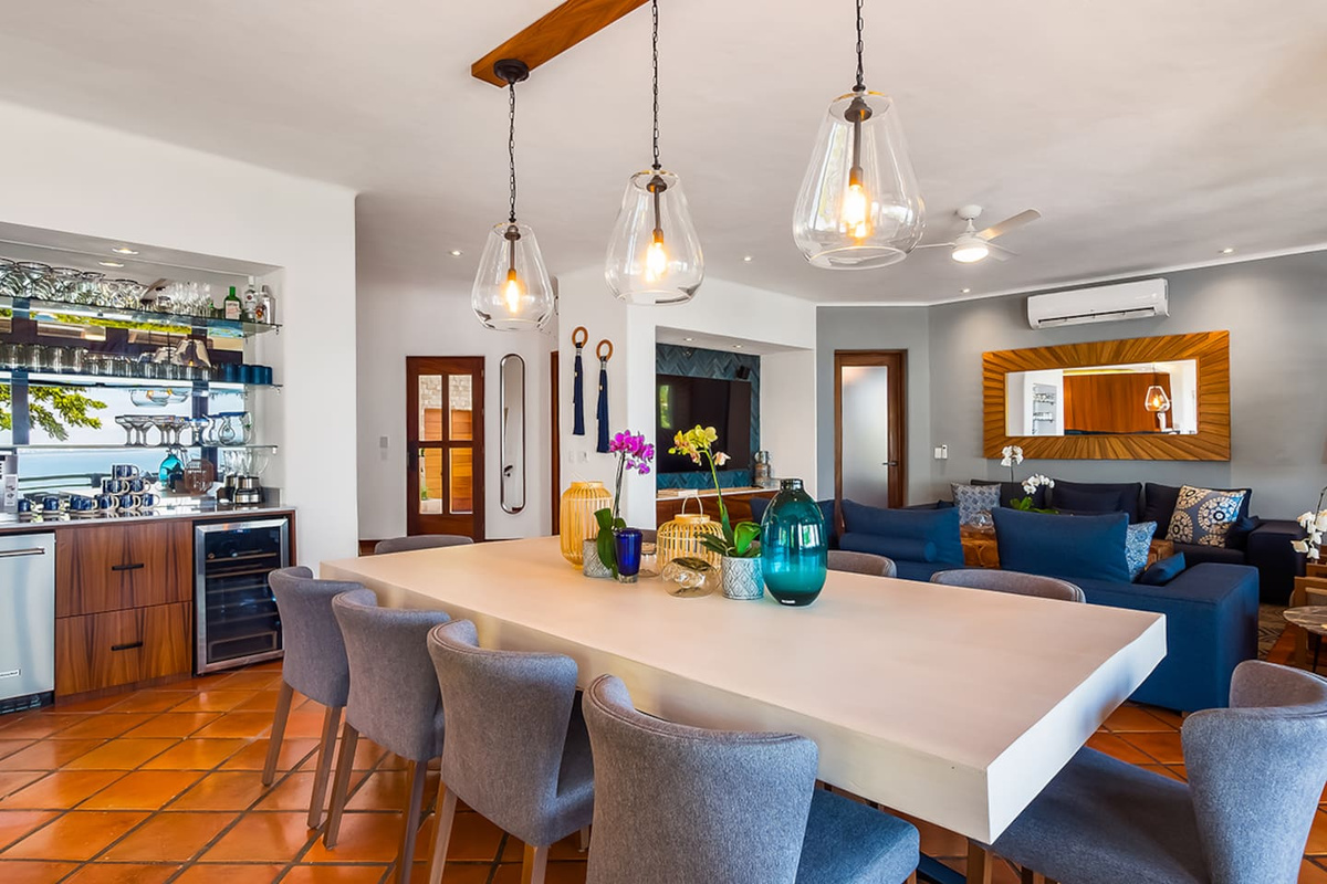 Dining / Living Bar