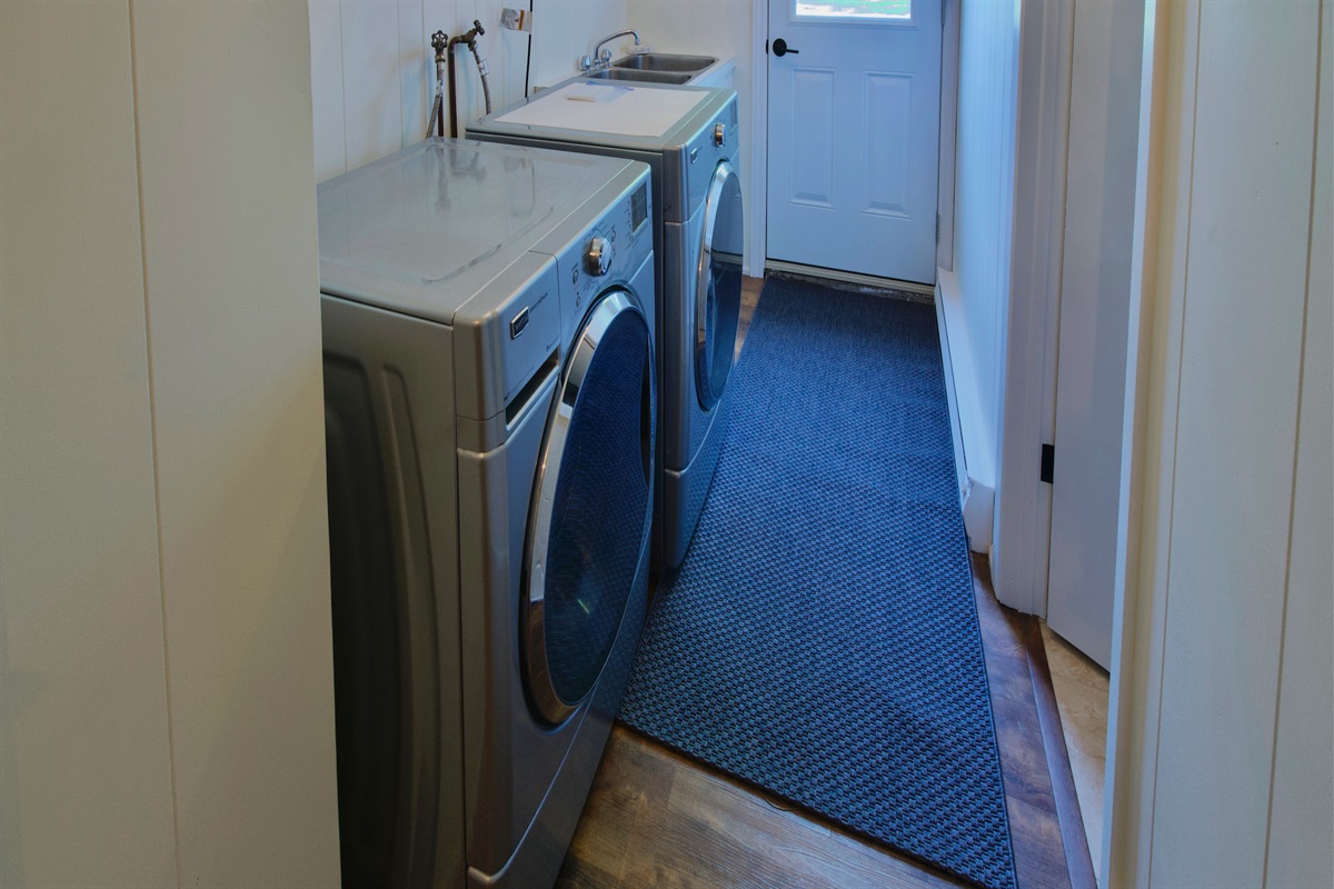 fa1975e7ae4c4244949f66f2b751b890 Large