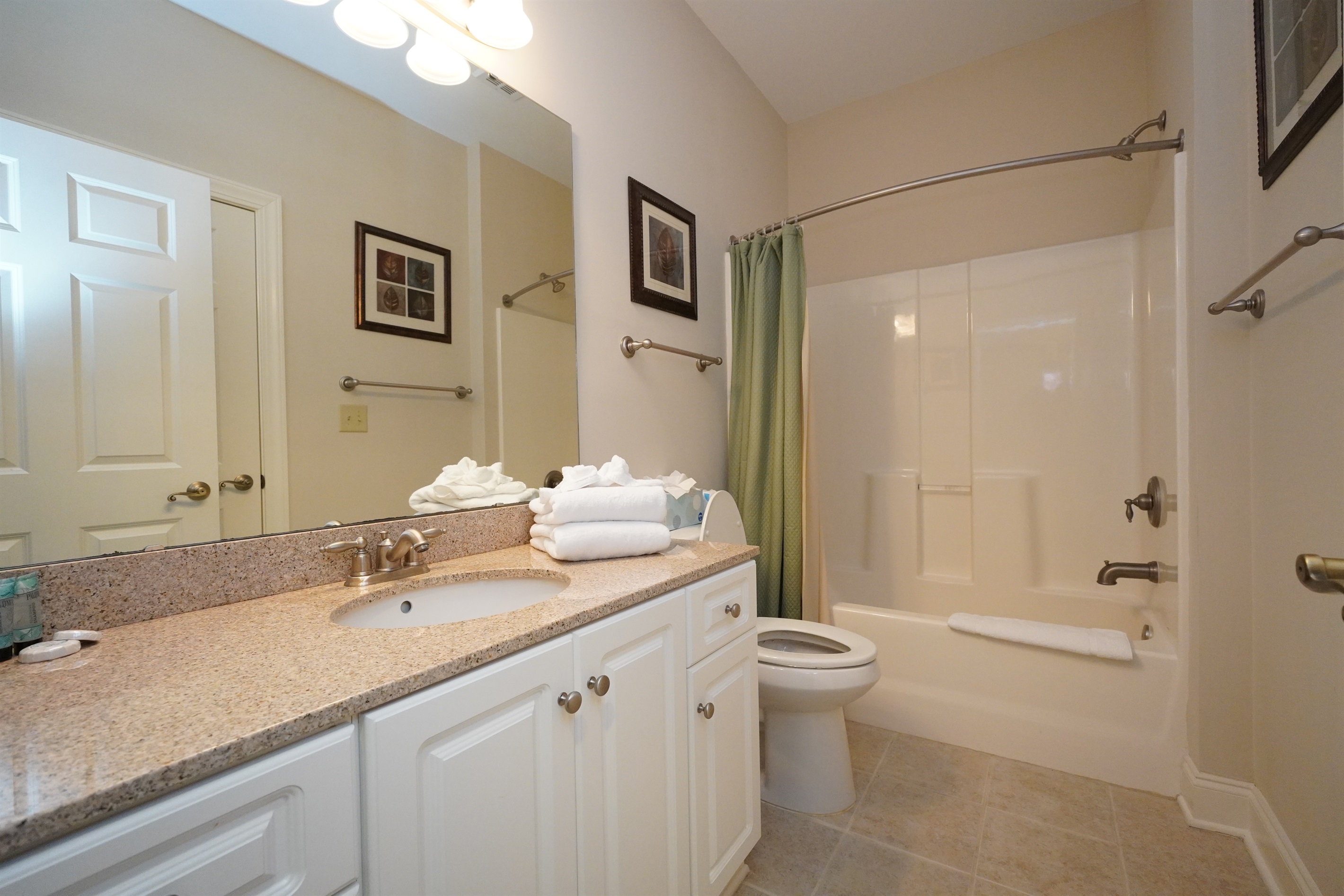 3rd Bath located in Hall