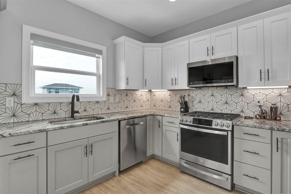 Cook, blend, bake, and clean with ease—dishwasher, microwave, blender, rice cooker, and more all at your fingertips